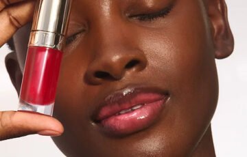 Clarins Lip Comfort Oil-Strawberry (12)
