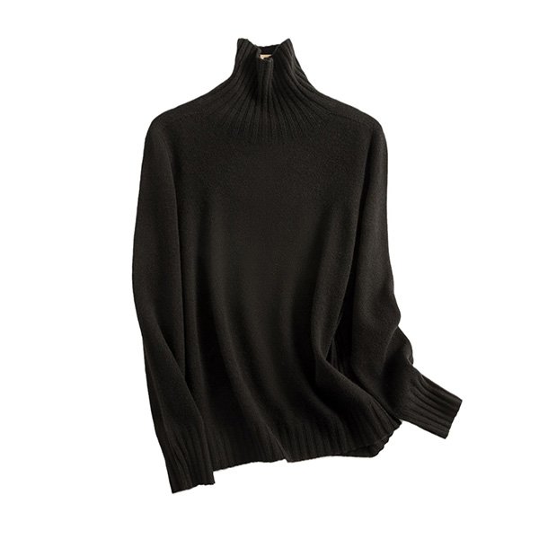 Seamless turtleneck sweater in 100% wool with ribbed collar