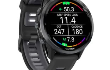 Garmin Forerunner 970 Smartwatch in Black (2)