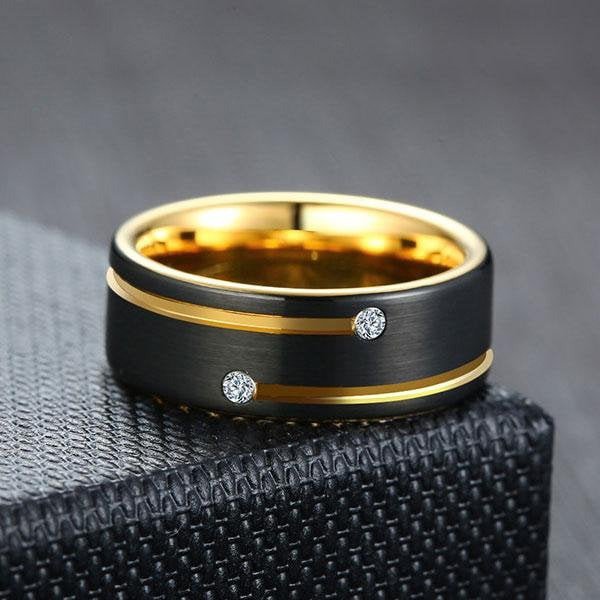 Wedding Band Italo two-tone sapphire ring resting on textured black gift box